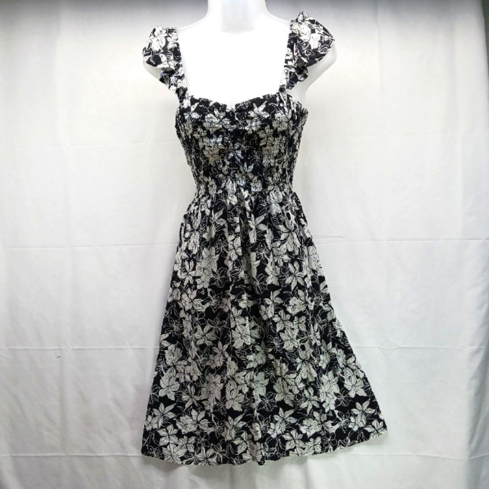 Raviva Floral Smocked Dress Midi Flair B+W 100% Rayon. Woman's 1X............... - Picture 1 of 12